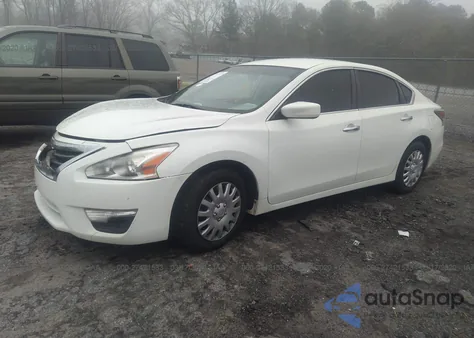 2015 Nissan Altima 2.5 Sv/2.5/2.5 S/2.5 Sl z USA, uszkodzony, nr VIN 1N4AL3AP0FN385893